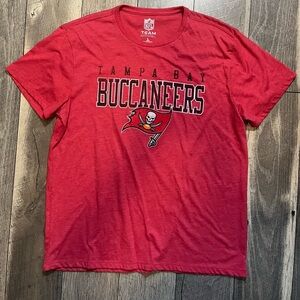 🏈🖤NWOT NFL Team Apparel Tampa Bay Buccaneers Red T-Shirt